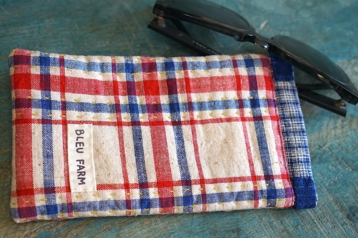 Vintage Fabric Glasses Pouch – Snap Shut Portable Sunglasses Case, Squeeze Top 