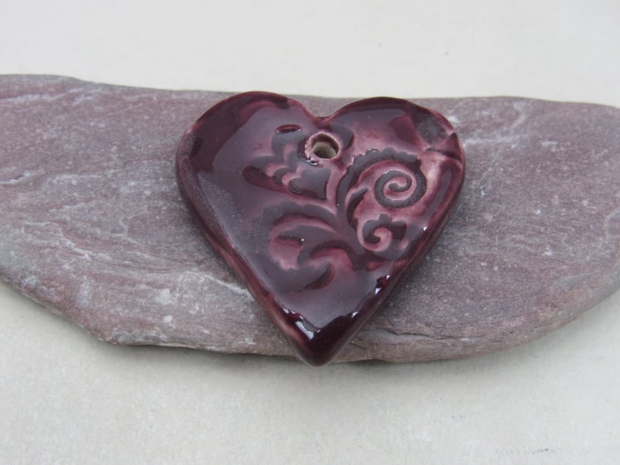 Medium Aubergine Purple Brocade Texture Heart Shaped Ceramic Pendant