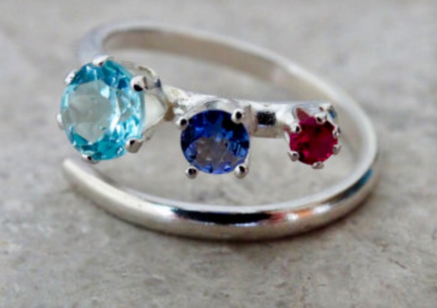 Teyr Merry Maidens ring. Topaz, tanzanite and ruby