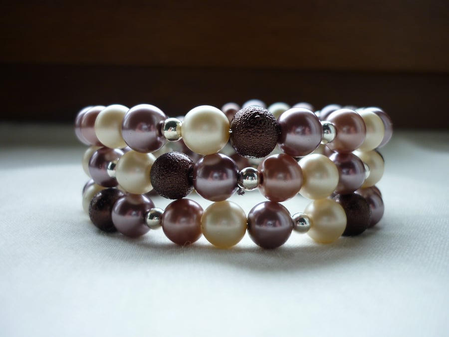 CHOCOLATE, COFFEE, CREAM AND CINNAMON MEMORY WIRE BRACELET.  771