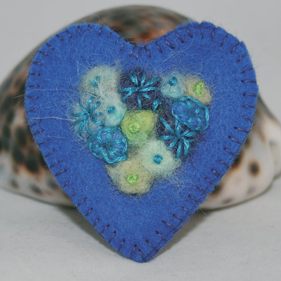 Embroidered Brooch - Heart Posy
