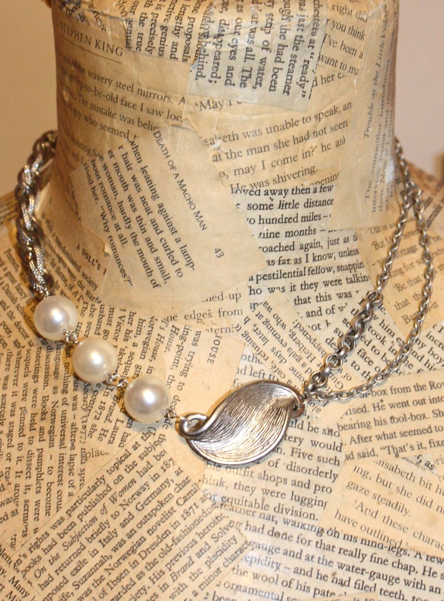 Pearl Bead Leaf Design Silver Tone Necklace