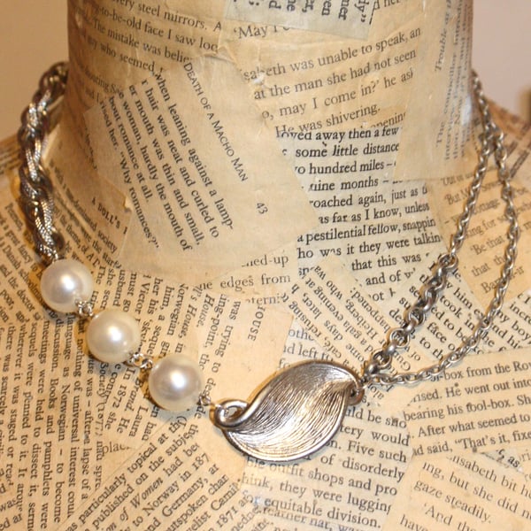 Pearl Bead Leaf Design Silver Tone Necklace