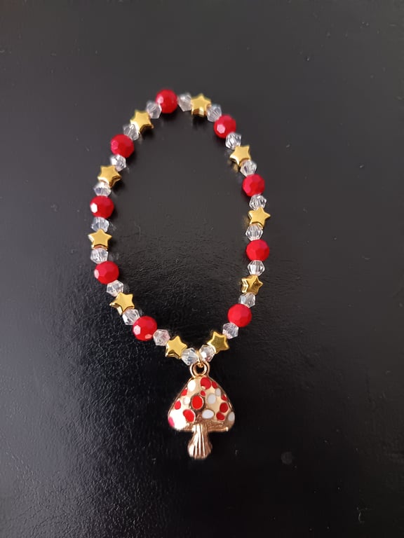 Elasticated red, gold and white beaded toadstool charm bracelet