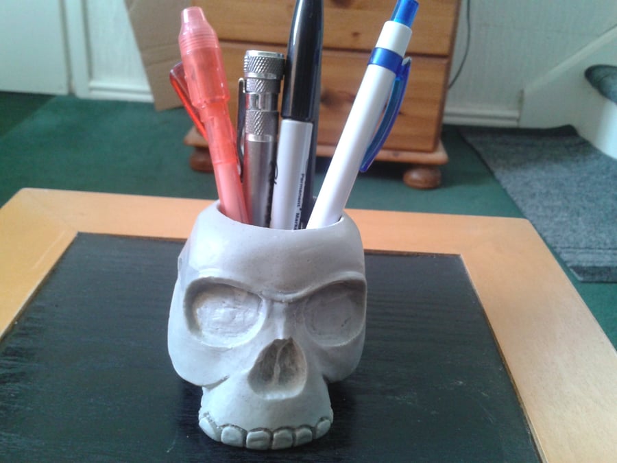 novelty resin cast skull pen holder