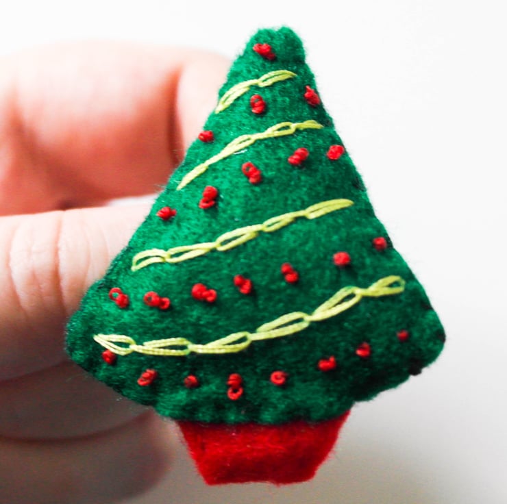 Felt Christmas tree brooch, holiday brooch, Han... - Folksy