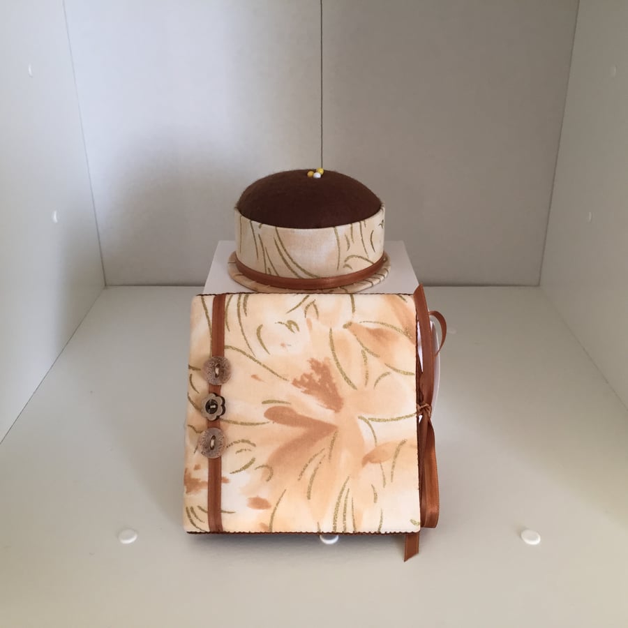Pincushion, Needlecase Set