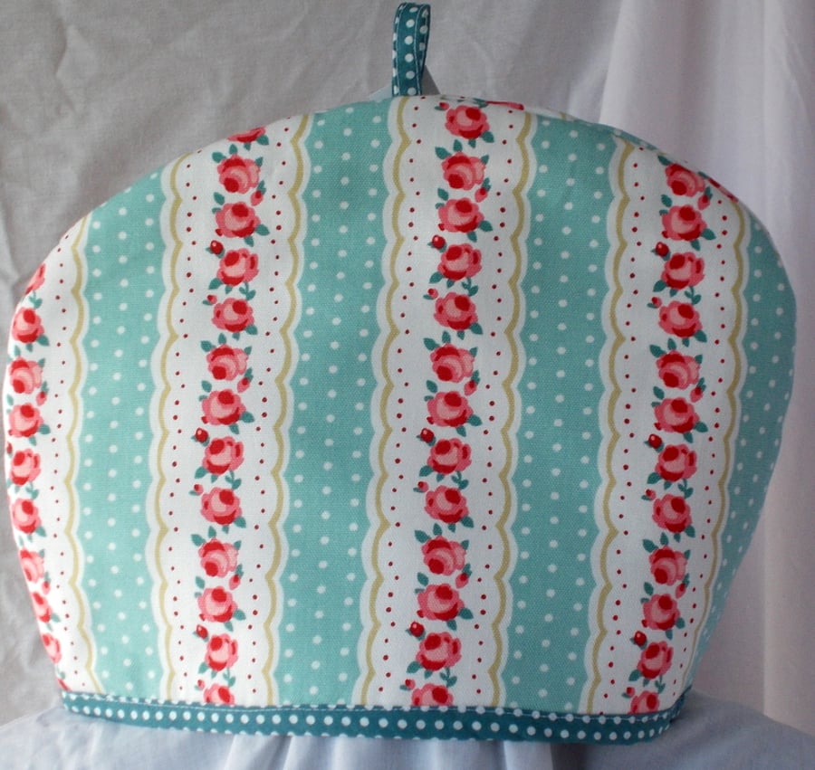 Tea cosy with printed roses. 