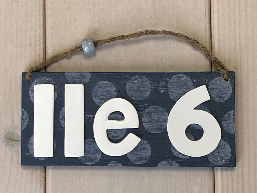 Welsh Hanging "Lle 6" Door sign in navy.