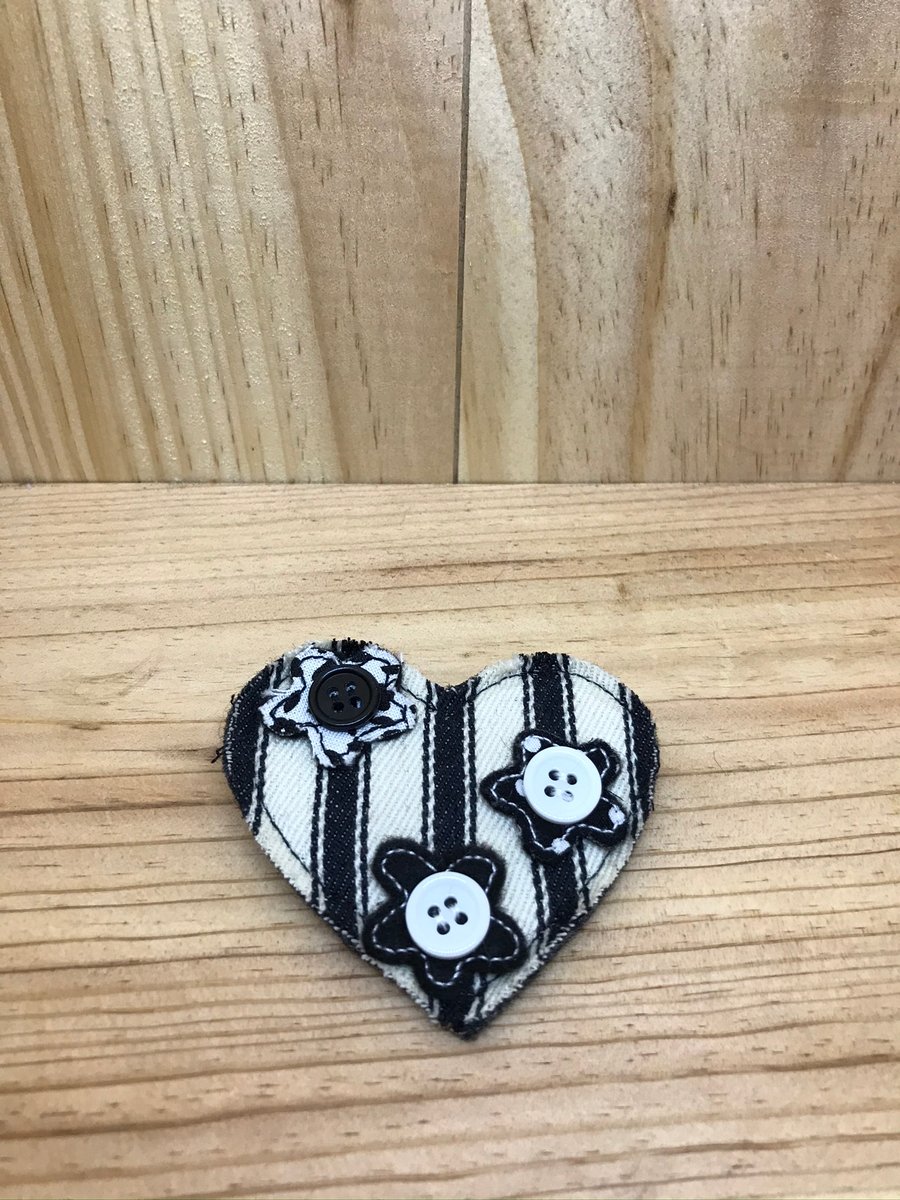  Black Ticking Flower Brooch.  (073)