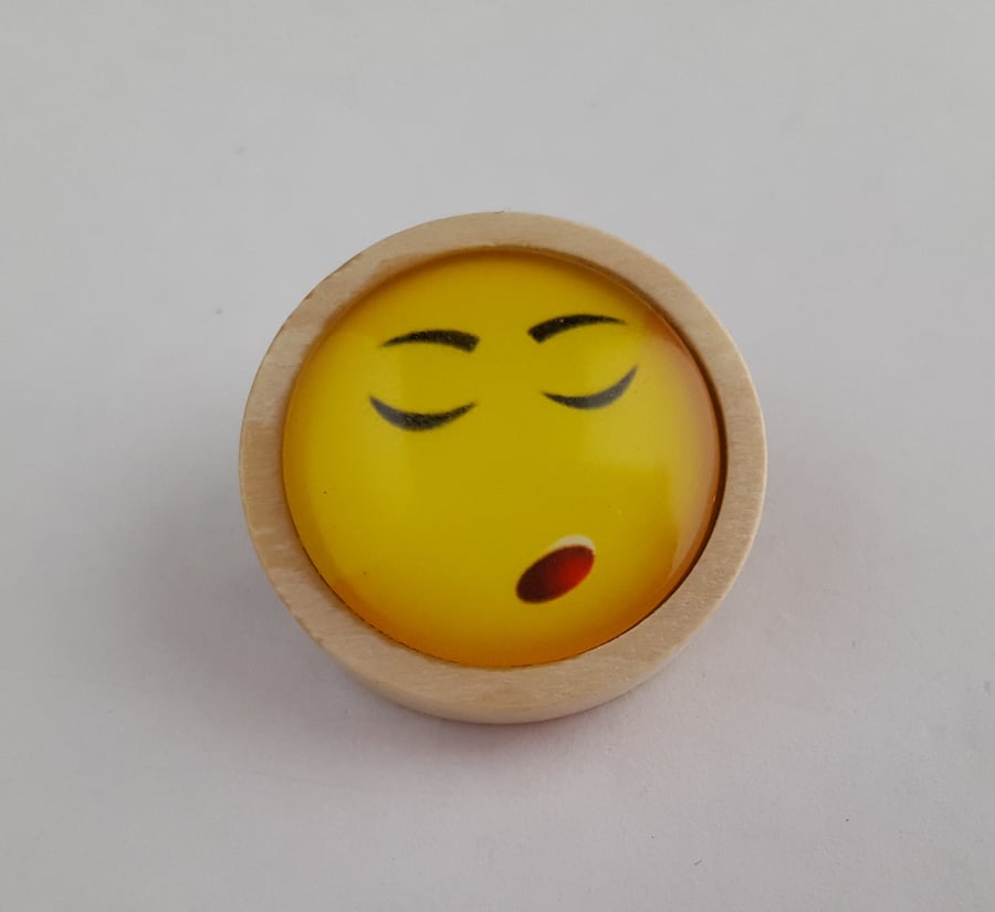 Emoji brooch in wooden setting 003