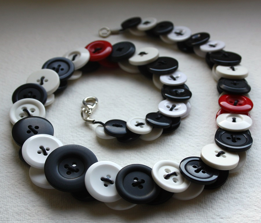 Black, White and Red Button Necklace FREE UK SHIPPING