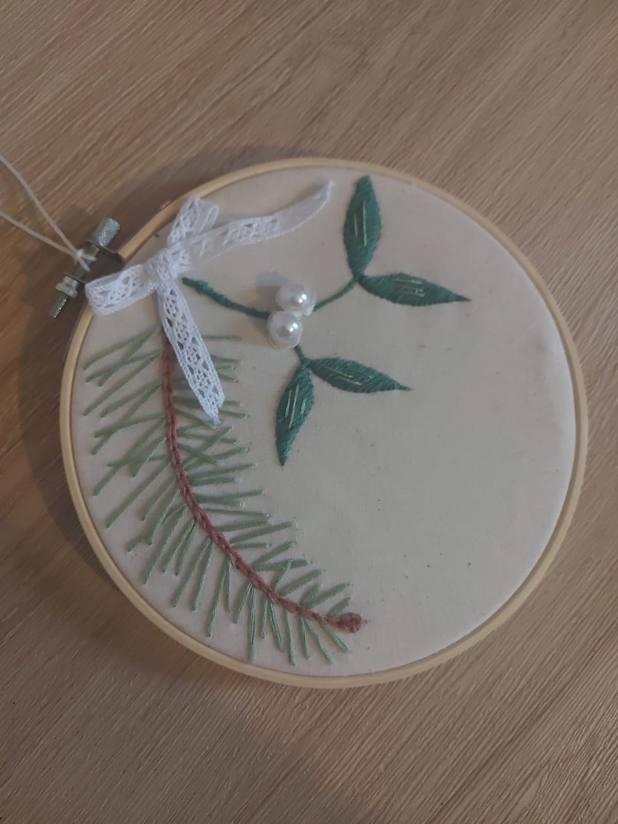 Christmas mistletoe wall hanging 