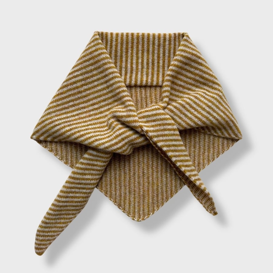Fine stripe Triangle Scarf