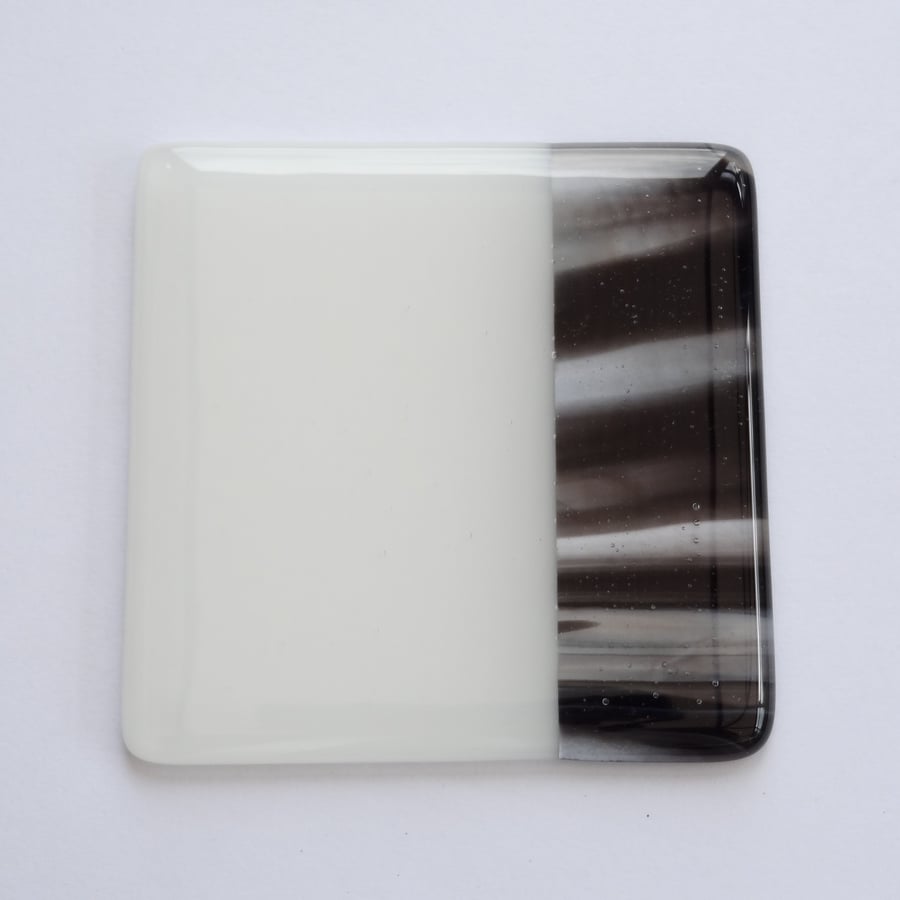 White and black fused glass coaster, 9cm, handcrafted (0196)