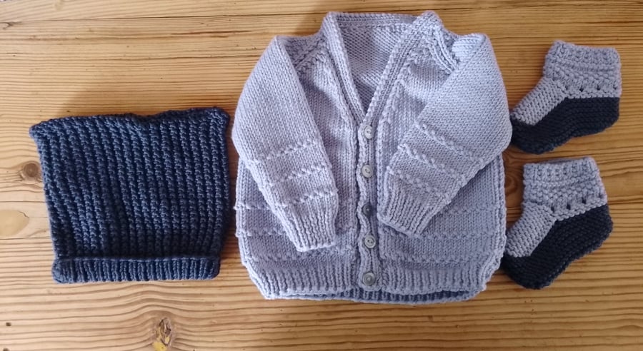 Handmade cardigan,hat and bootees set. Size 0-3 months.