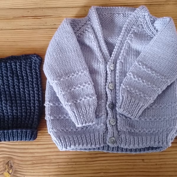 Handmade cardigan,hat and bootees set. Size 0-3 months.