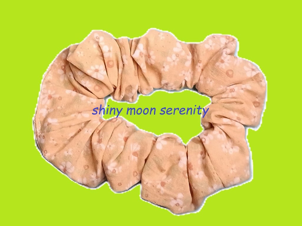 Medium Scrunchie, White Flower with Orange centre on Peach