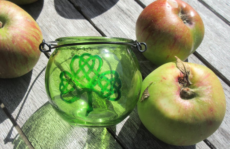 Cauldron shaped green tea light holder with hand painted knotwork Shamrock