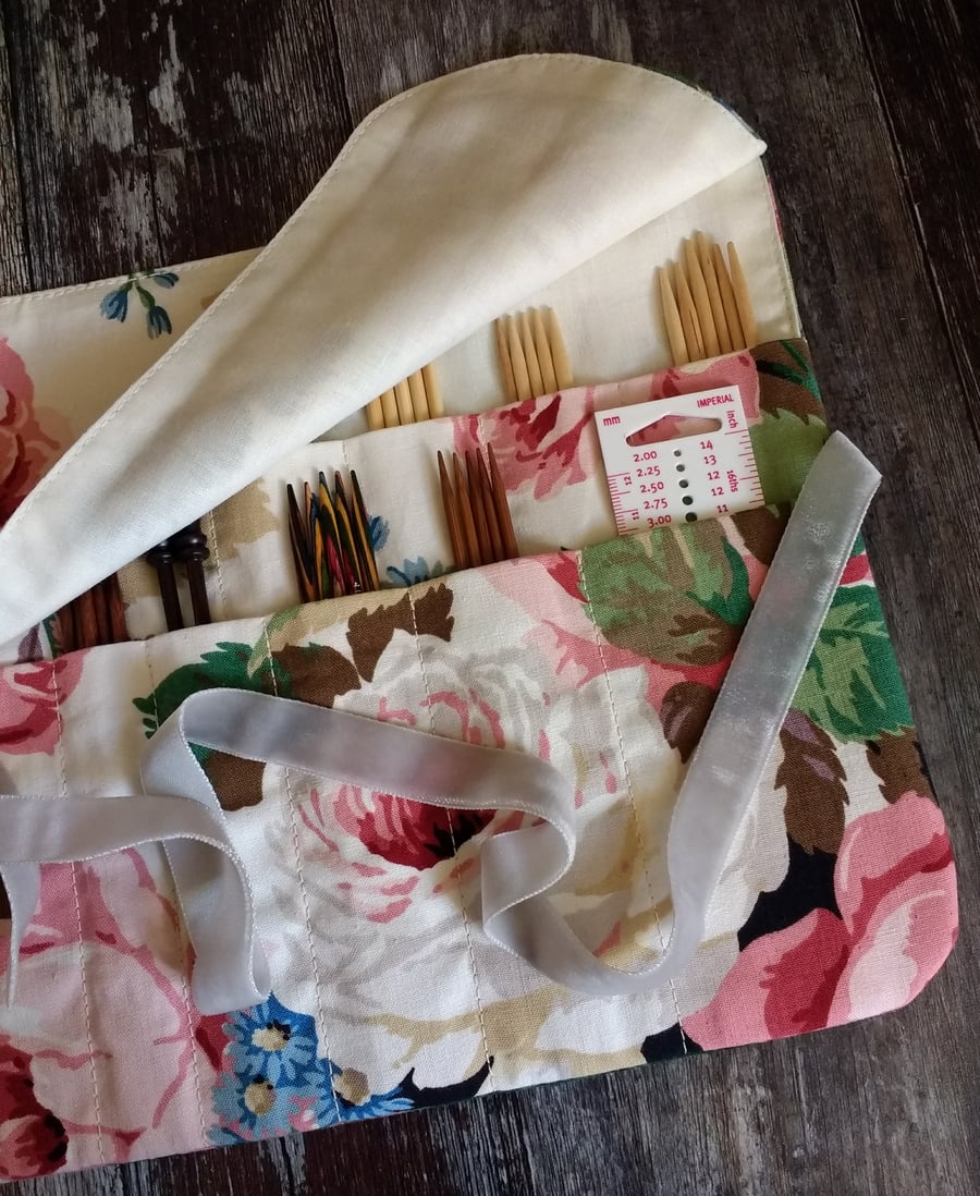 The "Sherie" knitting needle roll suitable for dpns