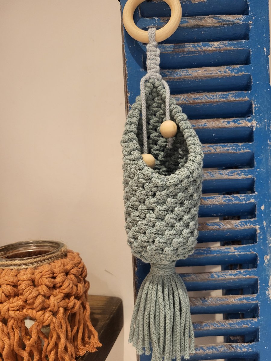 Small macrame basket