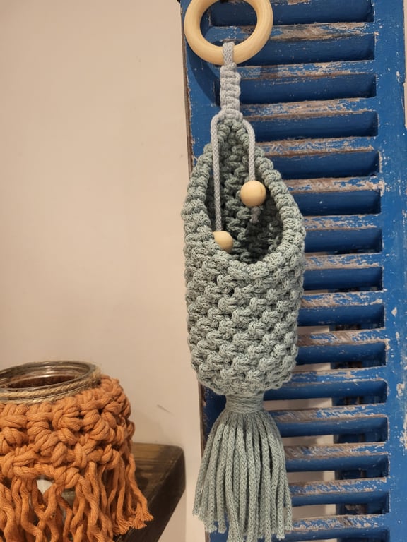 Small macrame basket