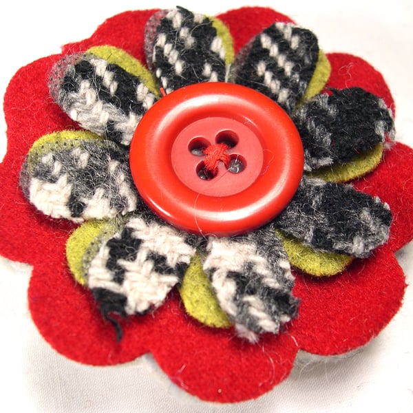 Knitted Felted Upcycled Flower Patterned Woollen wool Corsage Brooch Pin Badge