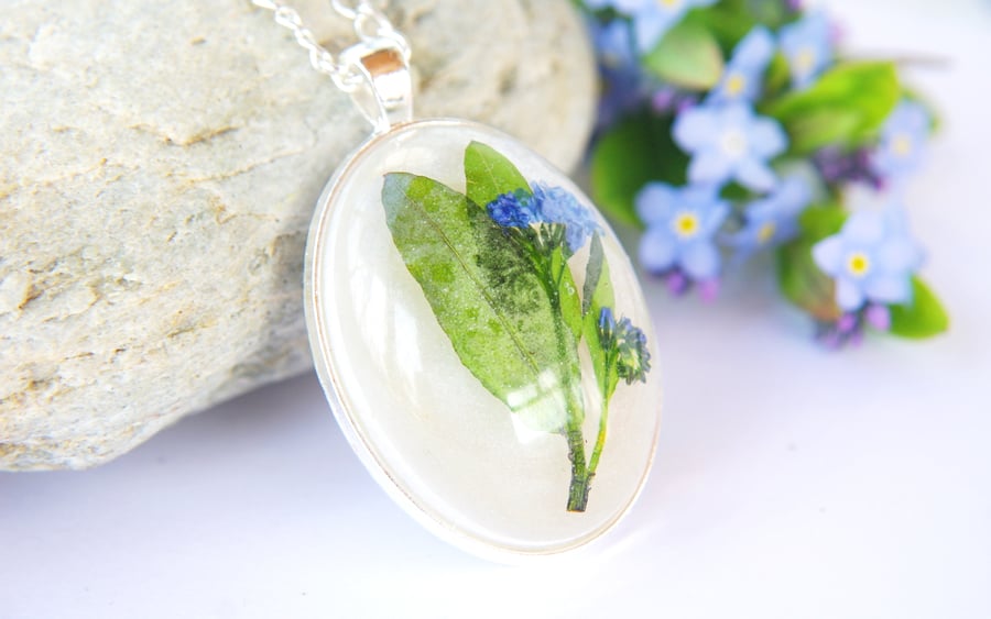 vintage style resin neclace with real forget me not flowers