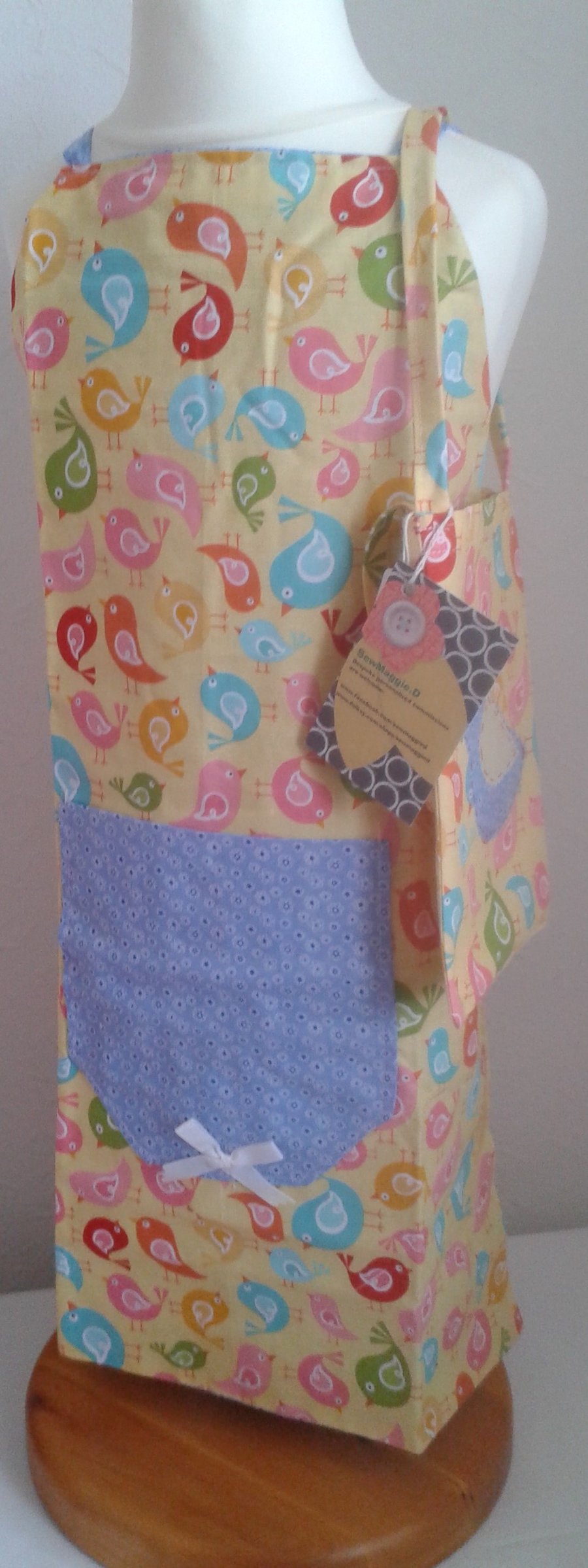 CHILDS REVERSABLE APRON WITH MATCHING CARRY BAG.  HELLO SUNSHINE BIRDS