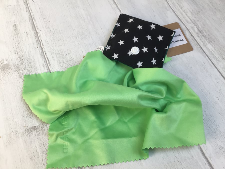Glasses cleaning cloth and pouch. Black and green. Keep your glasses sparkling