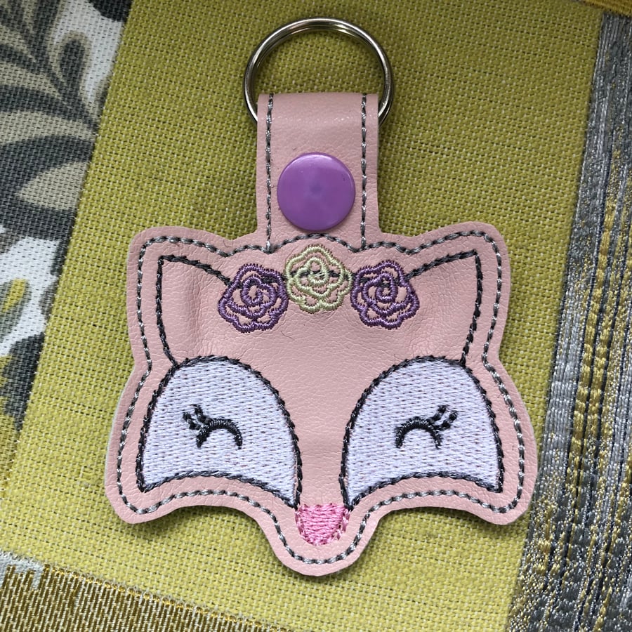 Pretty fox keyring with metal ring 