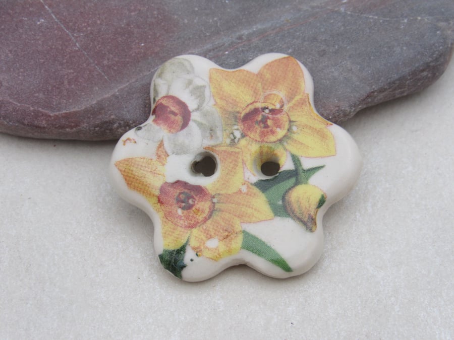 Small Daffodil Flower Ceramic Button