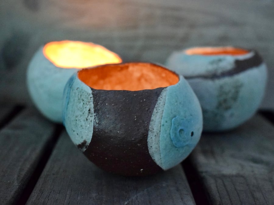 Ceramic Pebble Candle Holder 