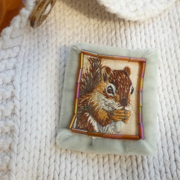 Squirrel - hand stitched brooch