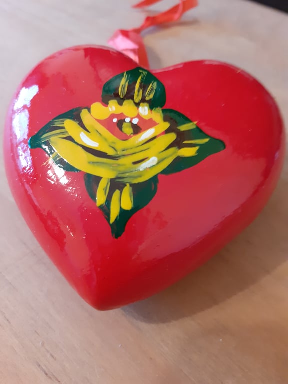 Red heart bauble with canal art style roses