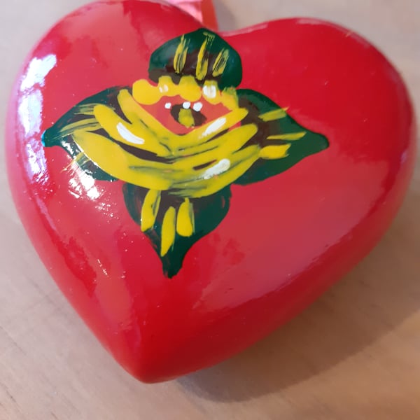 Red heart bauble with canal art style roses