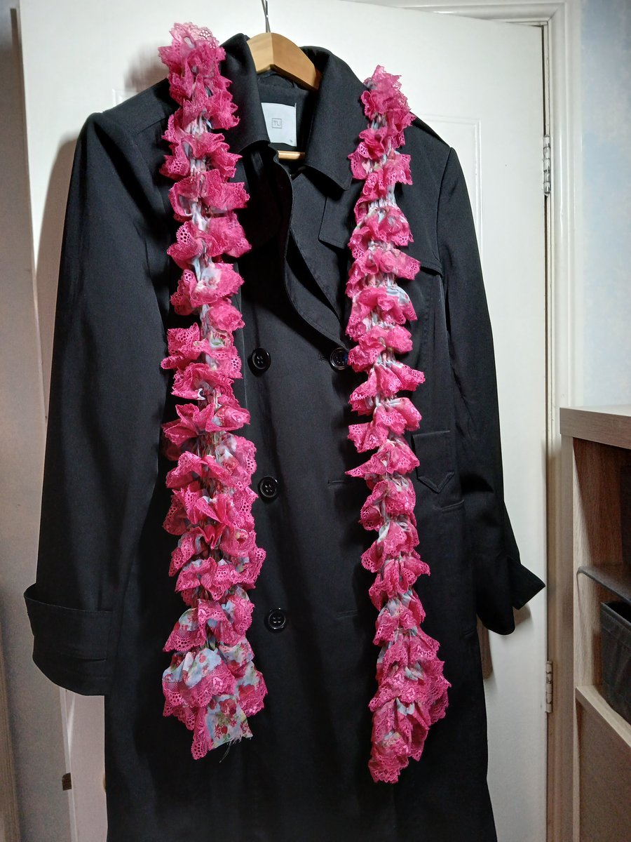 Scarf or Boa Handknitted from Circulo Rendado Trico Fabric Yarn