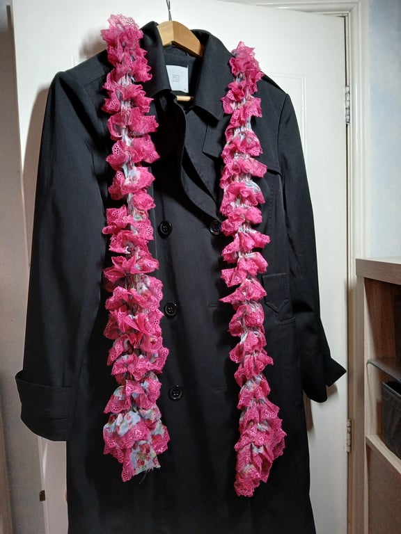 Scarf or Boa Handknitted from Circulo Rendado Trico Fabric Yarn