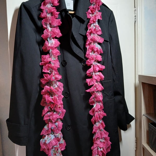 Scarf or Boa Handknitted from Circulo Rendado Trico Fabric Yarn