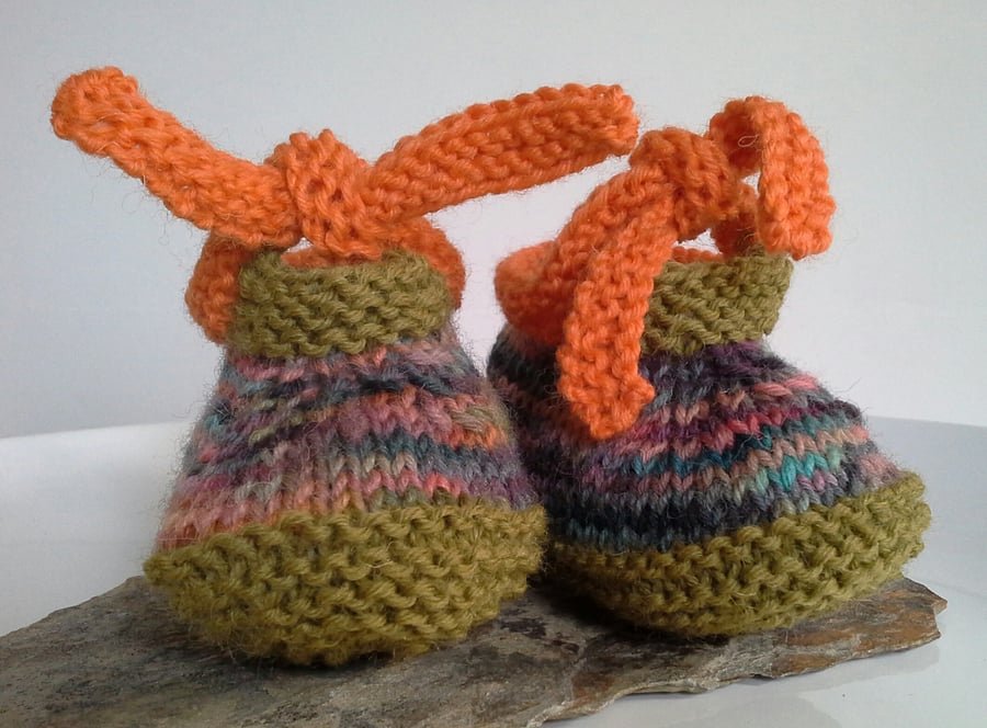 Pure Hand Dyed New Wool  Baby Booties 3-6 months
