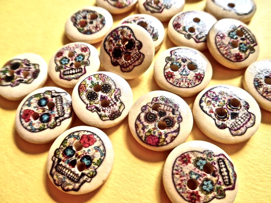 10 x  Wood  Skull Printed Round Buttons  2 holes