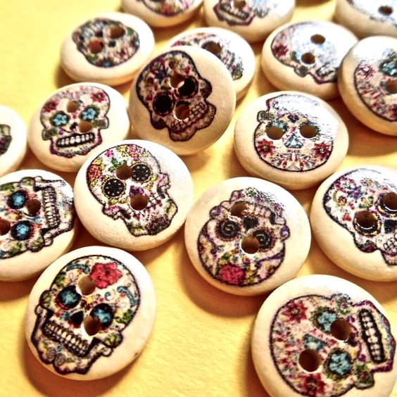 10 x  Wood  Skull Printed Round Buttons  2 holes