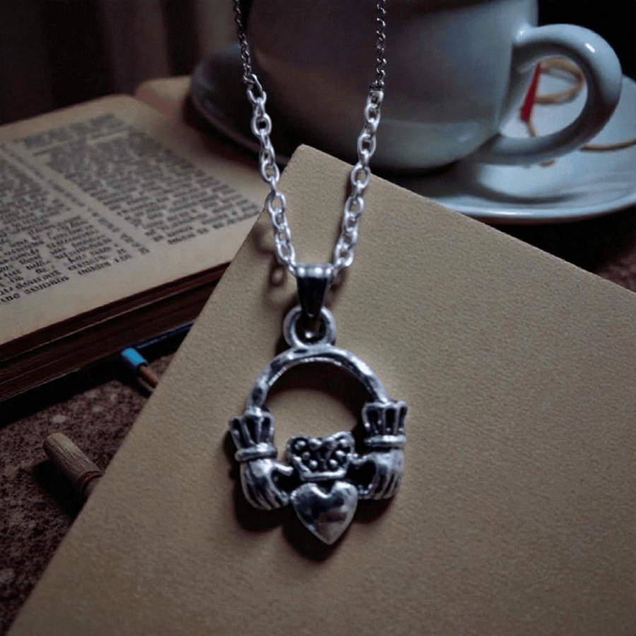 18" Silver Plated Necklace With A Celtic Claddagh Pendant 