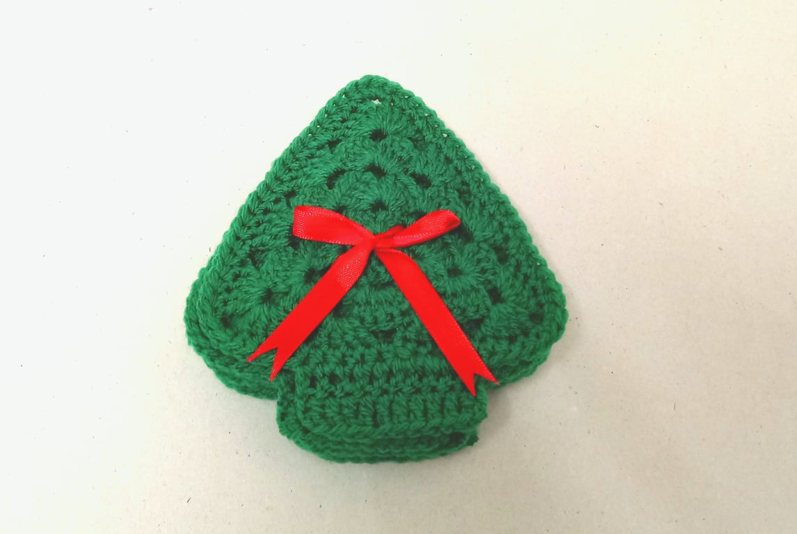 Christmas tree coasters in green, set of six, crochet table mats, handmade