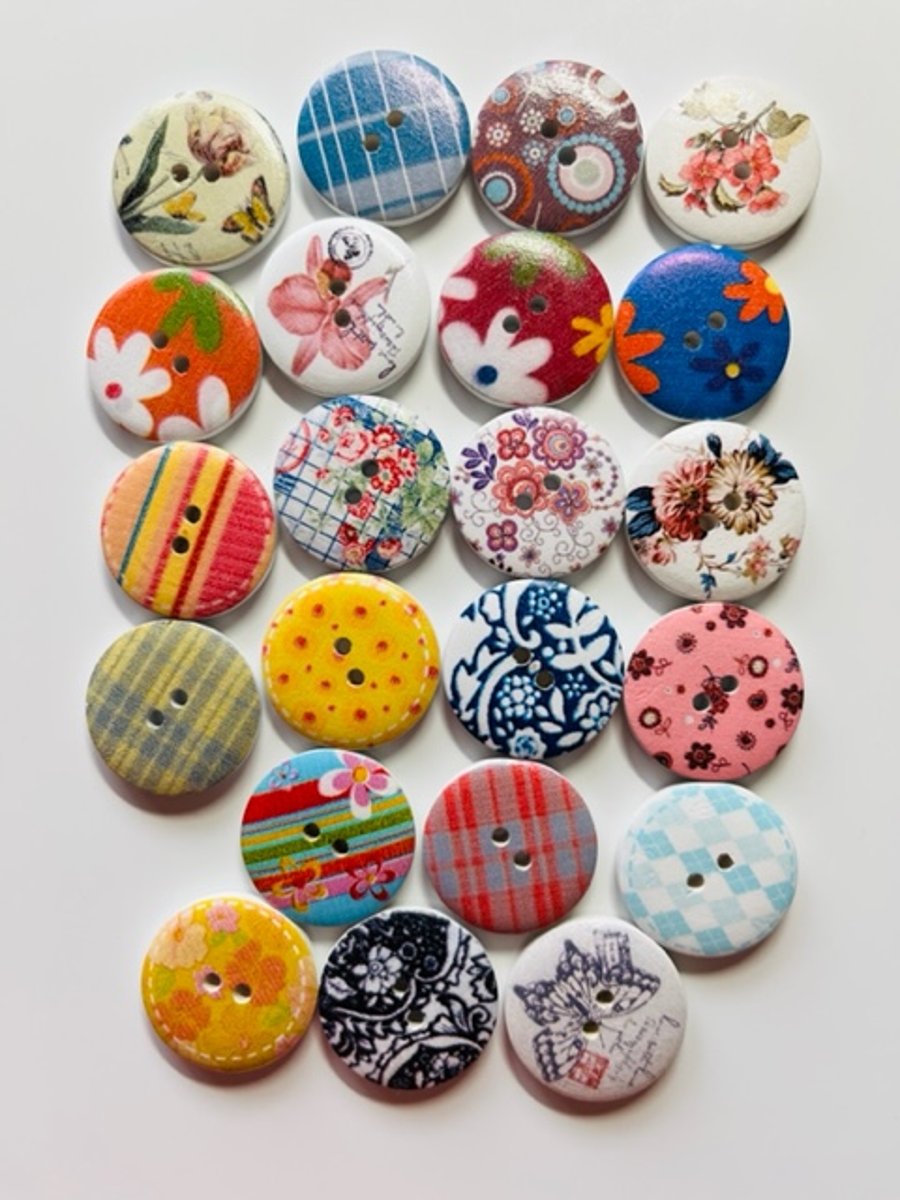 20 Wooden Buttons, Mixed Colours, 1 each of 20 Designs, 15mm Wide, Round