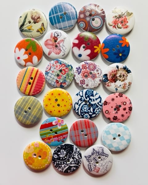 20 Wooden Buttons, Mixed Colours, 1 each of 20 Designs, 15mm Wide, Round