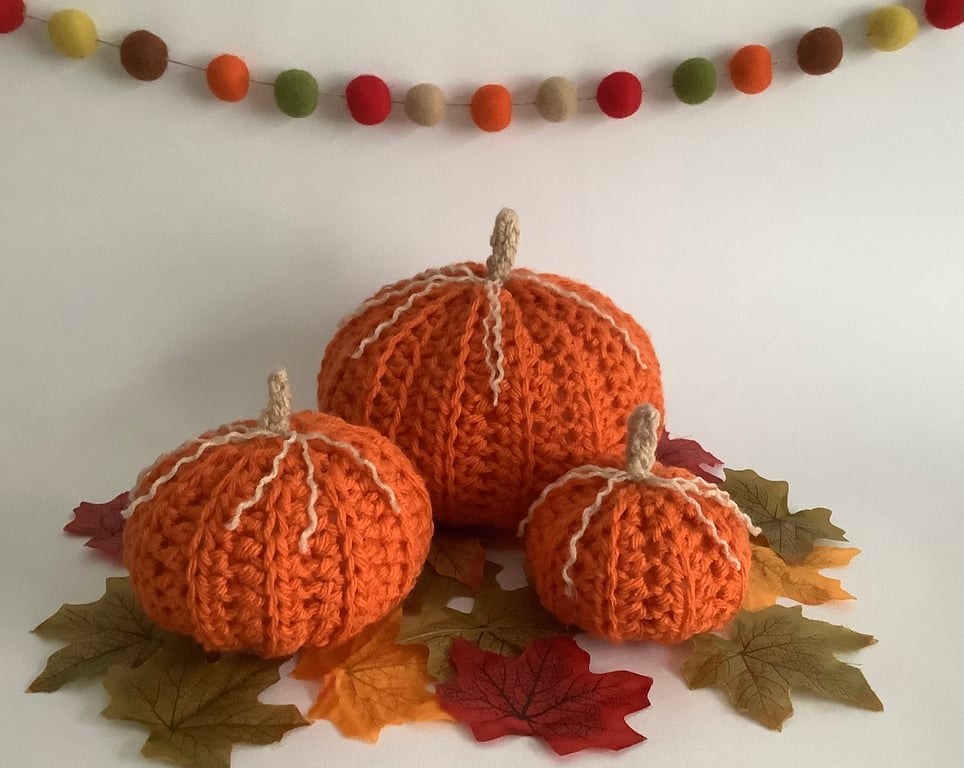 PUMPKINS .Set of 3. Autumn. Orange. Traditional. Home decor. Halloween.