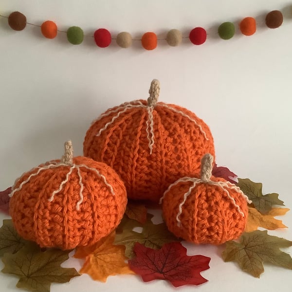PUMPKINS .Set of 3. Autumn. Orange. Traditional. Home decor. Halloween.