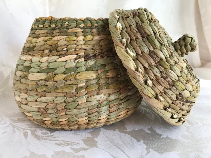 SALE Rush Pot Basket With Lid - Made in Cornwall 682