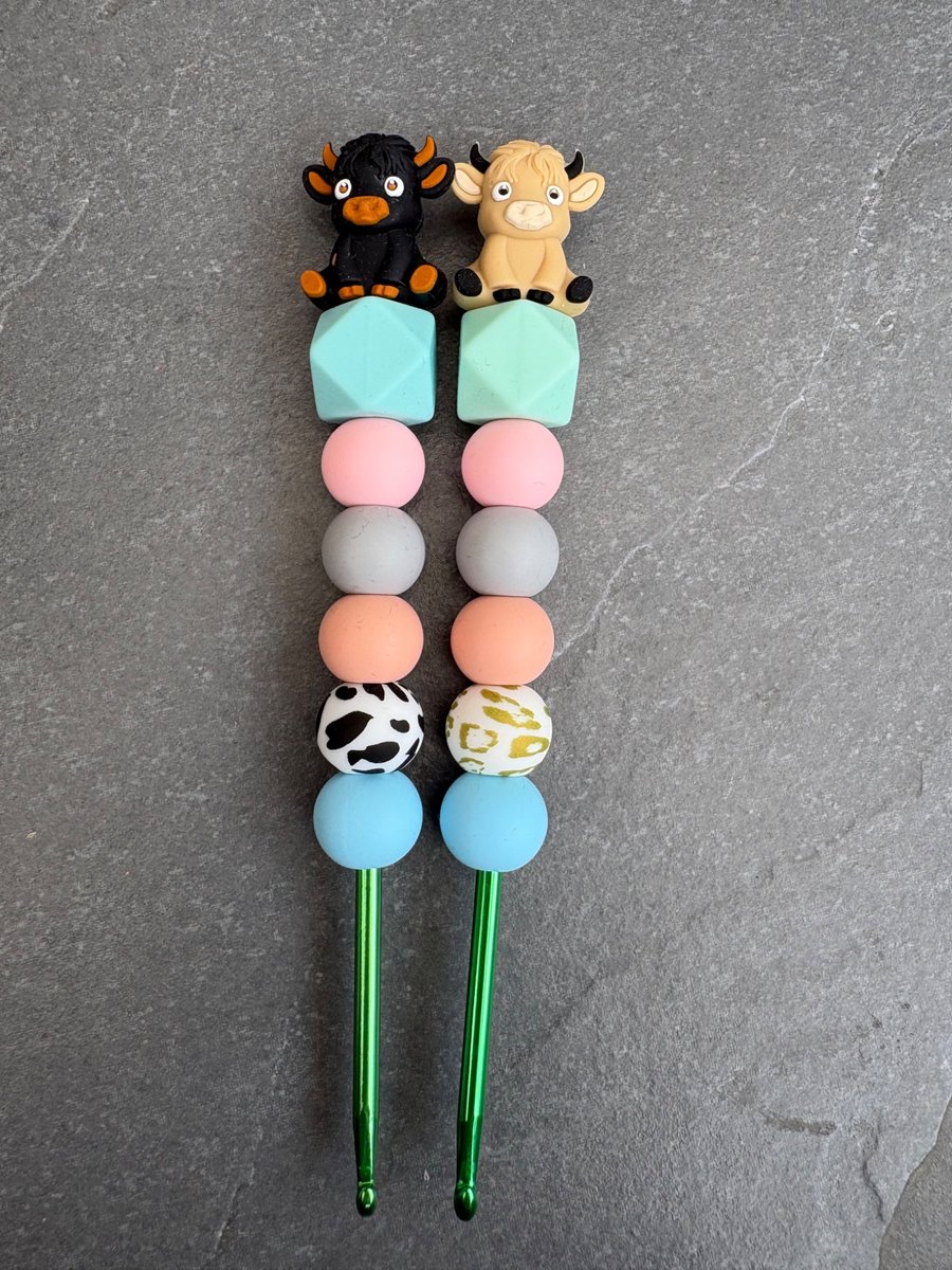 Cow silicone beaded crochet hook 4mm